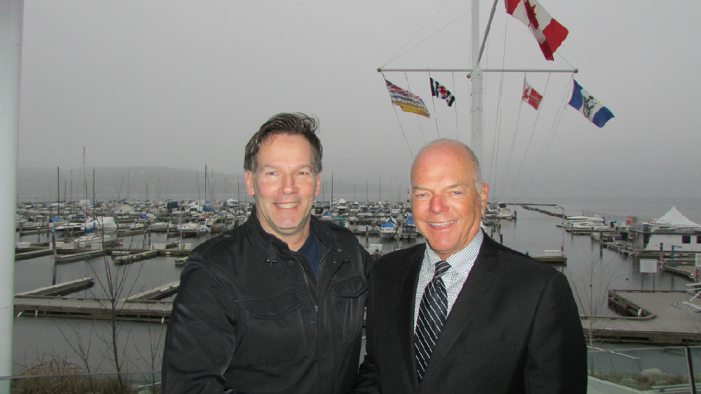 Michel Tremblay welcomes John Bokitch of Land Rover Kelowna as the title sponsor of the 2016 Melges 24 Canadian Nationals